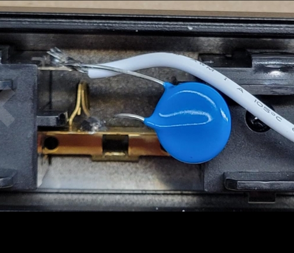 Single bare MOV with no thermal protection