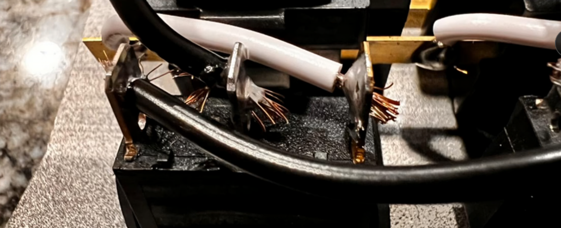 Flawed solder joints with frayed copper strands